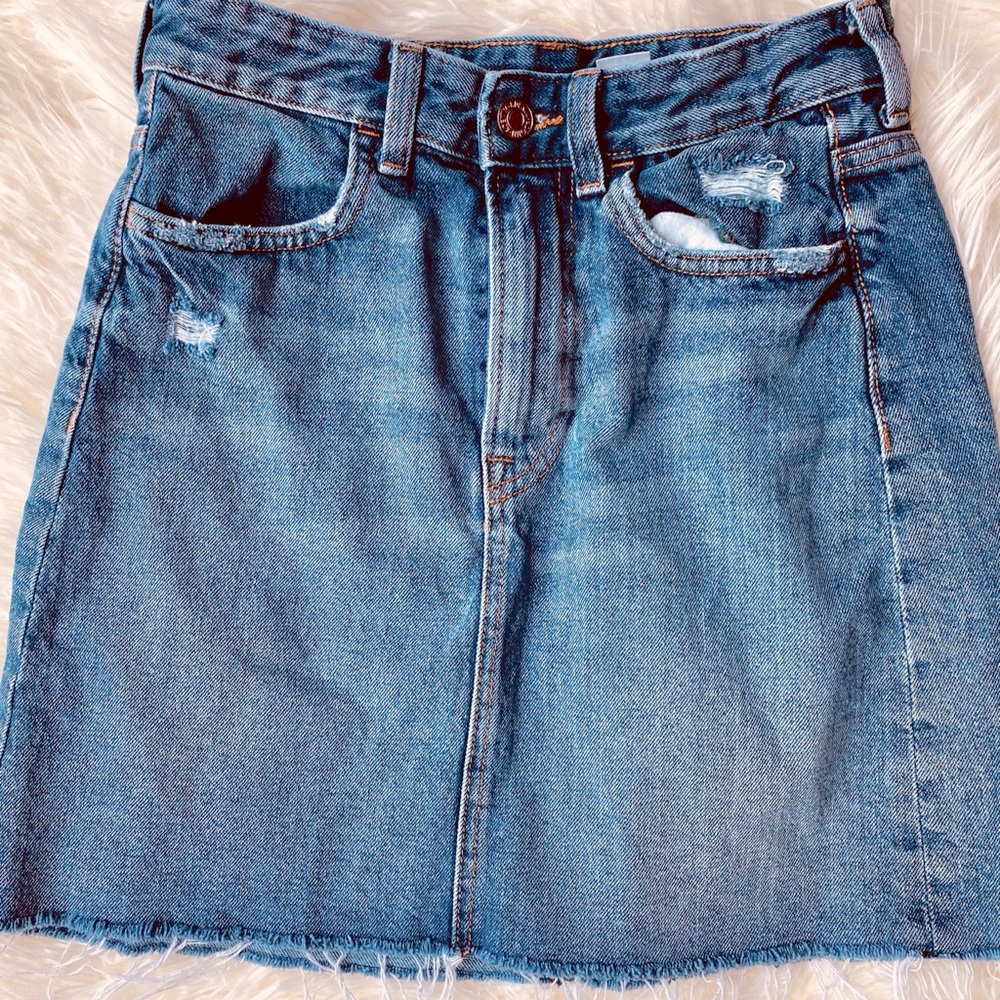 H&M vintage vibe frayed jean skirt